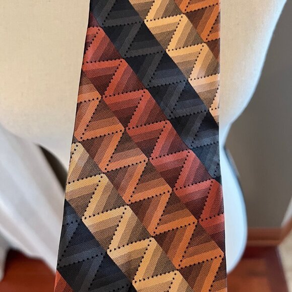 Men's Brown Zig Zag Pierre Cardin 100% Silk Tie - Picture 3 of 5